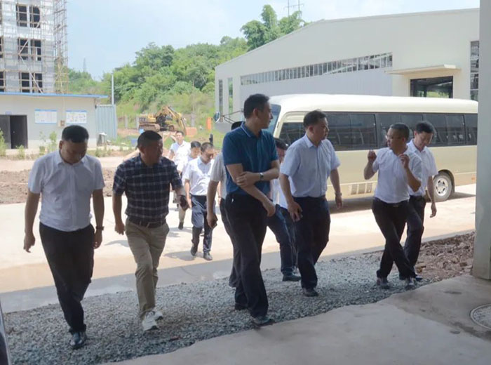 內江市市長李丹一行蒞臨觀宇實業基地調研