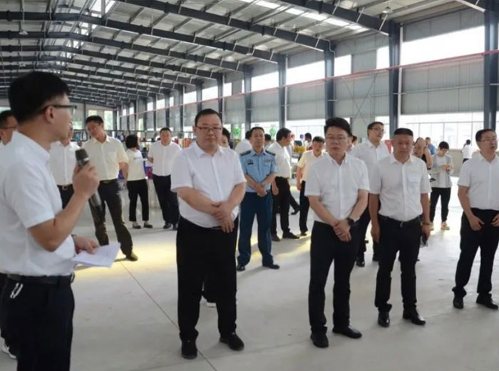 隆昌市副書記任偉一行蒞臨觀宇實業生產基地調研