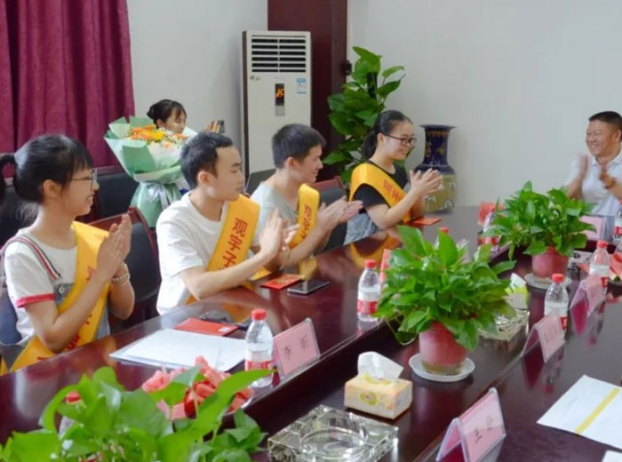 觀宇情暖 助力奮飛｜觀宇集團舉辦2022年職工子女助學獎勵金發放儀式
