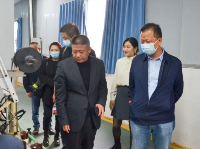 四川全興酒業領導蒞臨觀宇玻璃集團交流